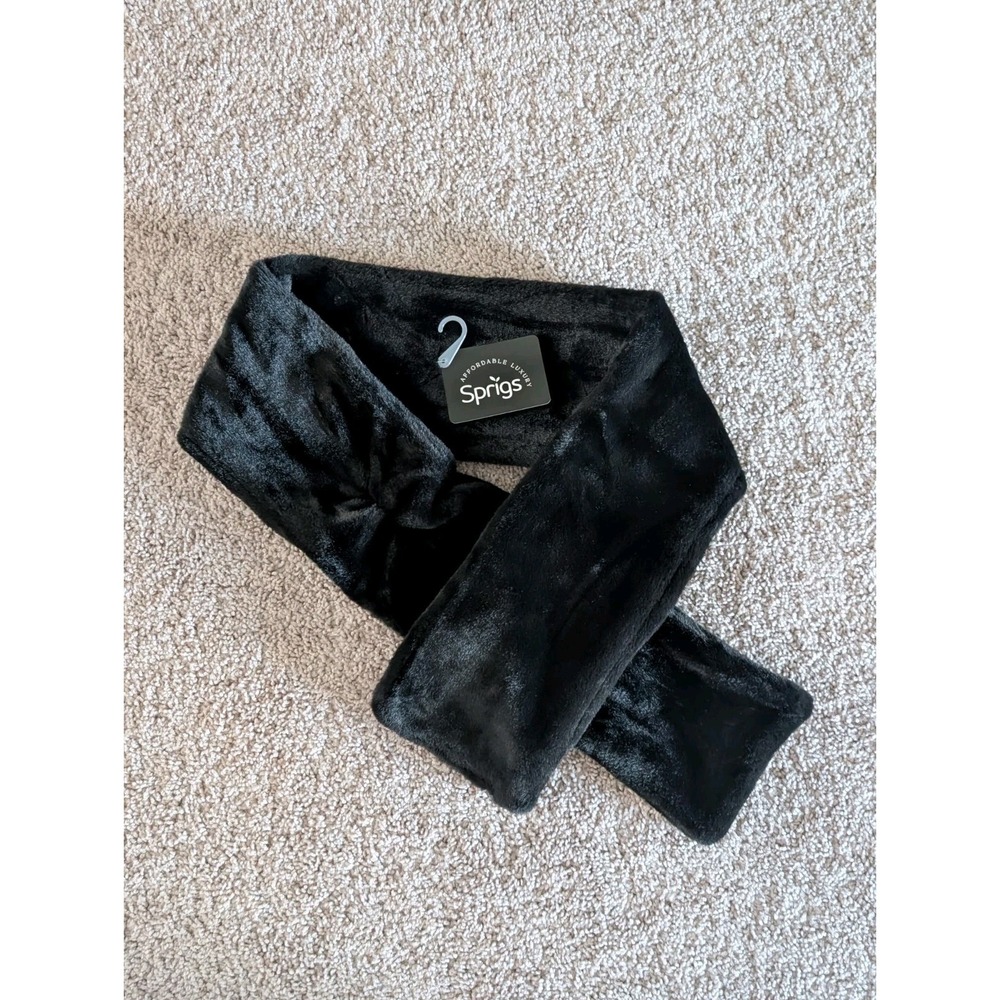 NWT Sprigs Faux Fur Pull-Through Black Scarf with Zipper Pocket